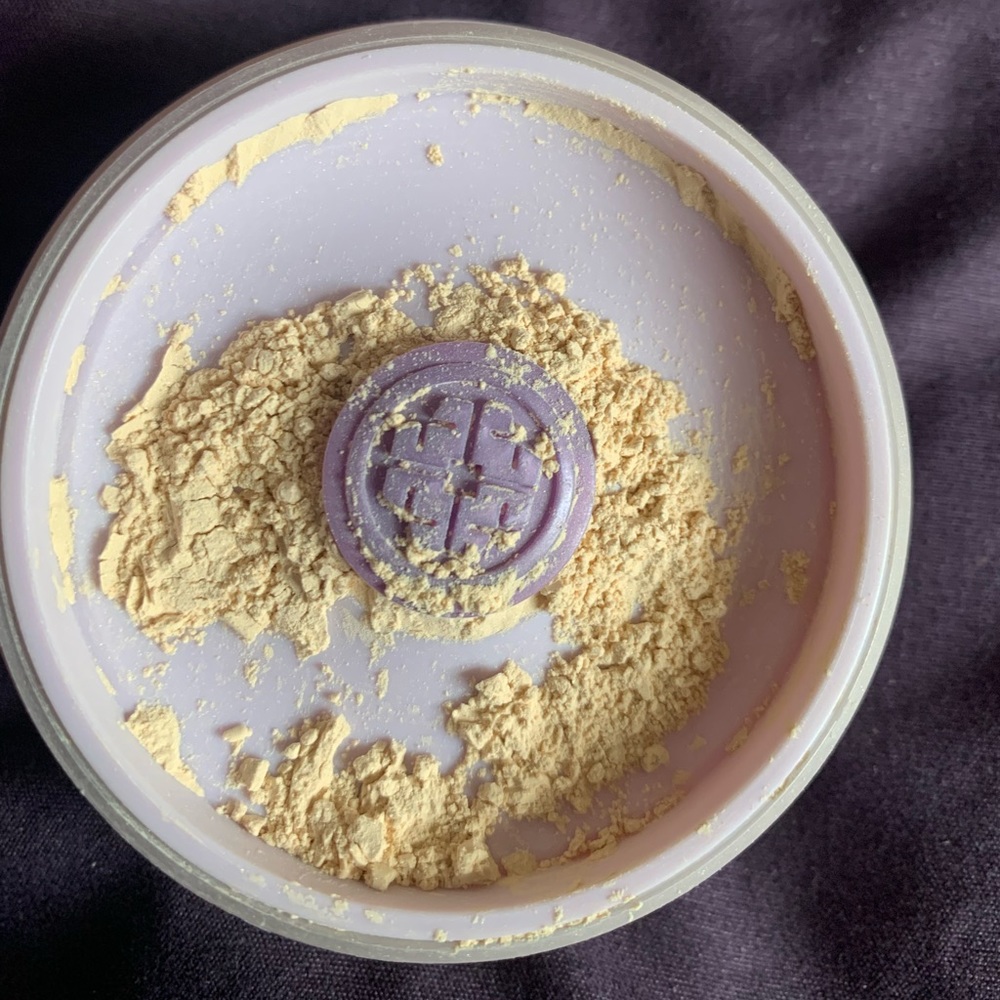 TATCHA The Silk Powder Radiant Translucent Setting Powder - Picture 3 of 3
